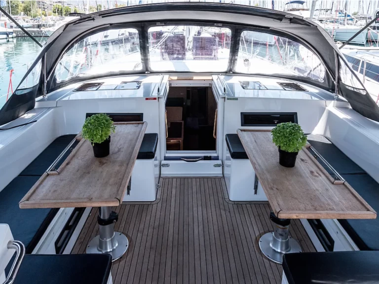 Sailboat to hire Lefkáda at the best price