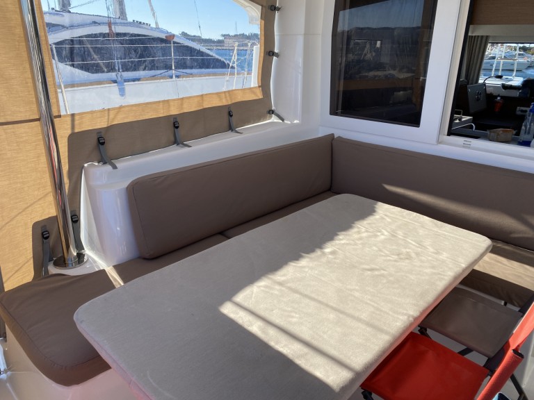 Charter a Lagoon Lagoon 40 in Hyères on Samboat