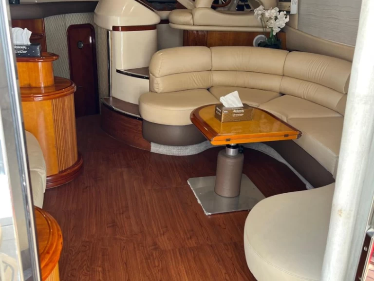 Motorboat to hire Dubai Marina at the best price