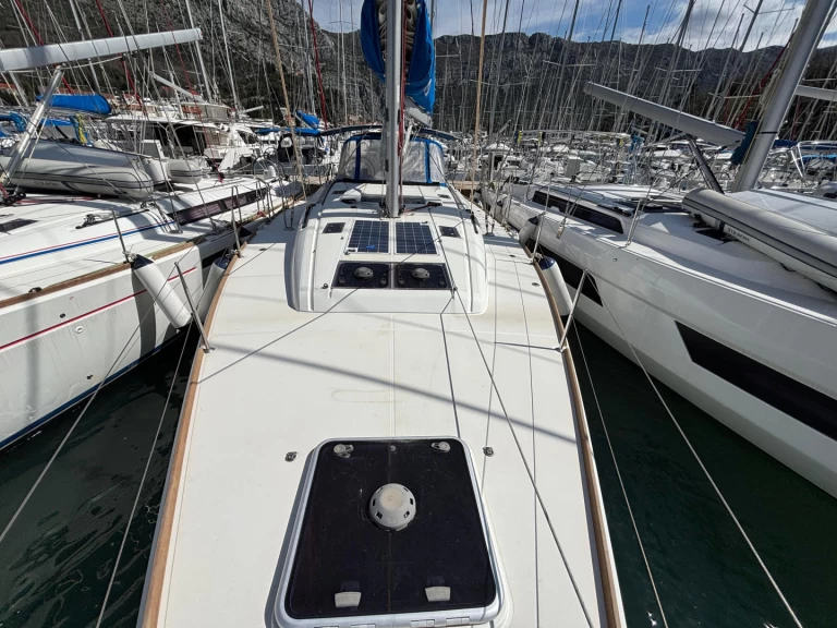Hire Sailboat with or without skipper Jeanneau Marina Polesana