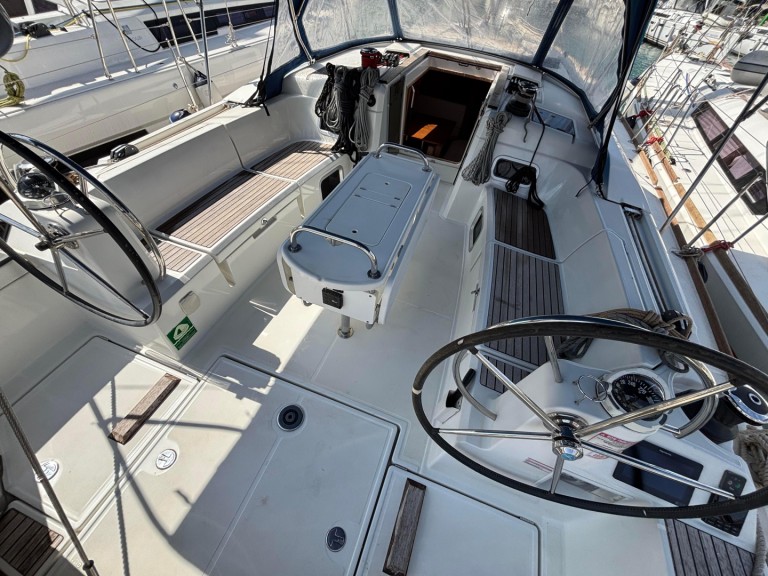Sailboat to hire Pula at the best price