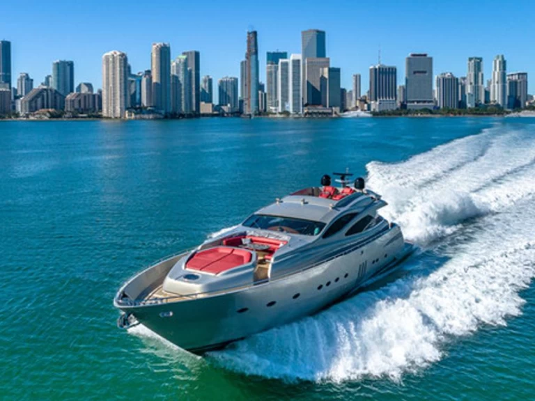 Charter a Pershing Pershing 90 in Miami Beach on Samboat