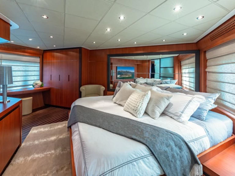 Luxury Yacht to hire Miami Beach at the best price