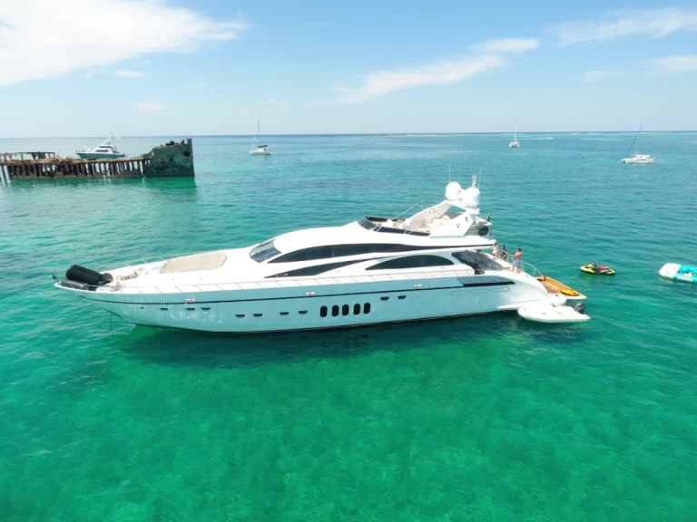 Luxury Yacht hire in Miami Beach - Leopard Leopard 105