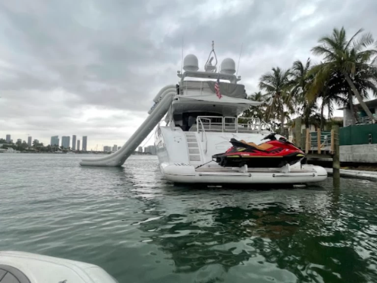 Hire Luxury Yacht with or without skipper Leopard Miami Beach