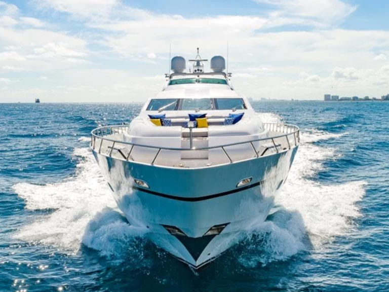 Hire Luxury Yacht Leopard with a boat licence