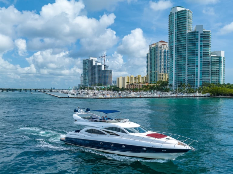 Hire Luxury Yacht with or without skipper Sunseeker Miami Beach