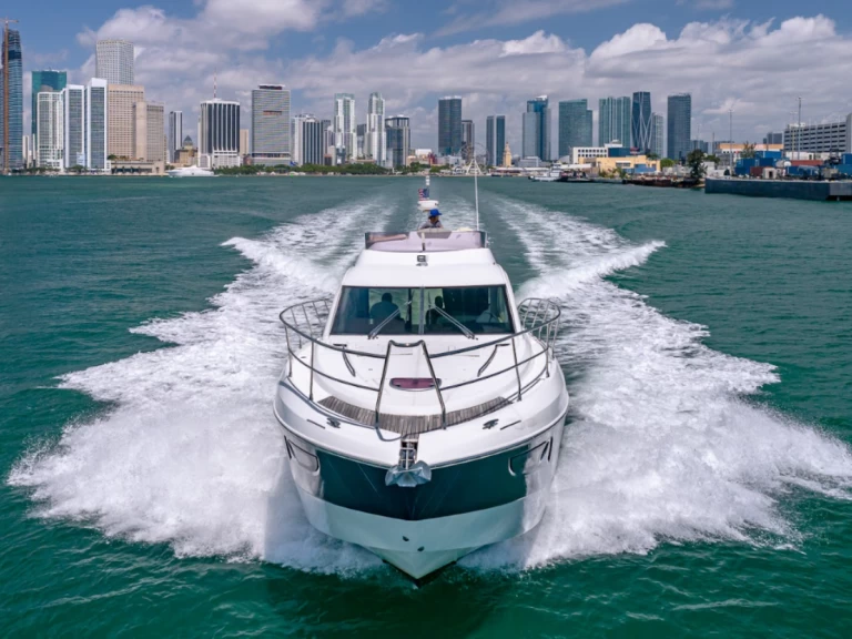 Luxury Yacht to hire Miami Beach at the best price