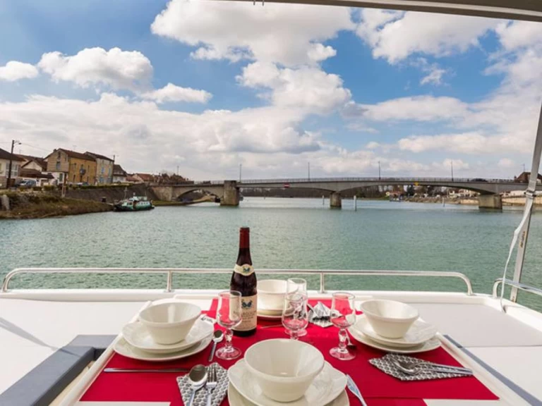 Hire Motorboat with or without skipper Le Boat Portiragnes