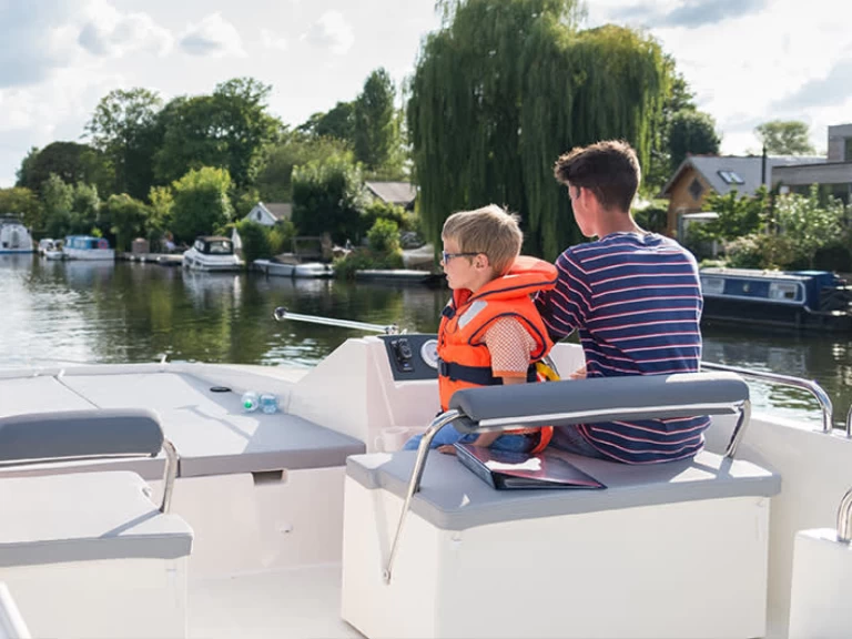 Hire Motorboat with or without skipper Le Boat Branges