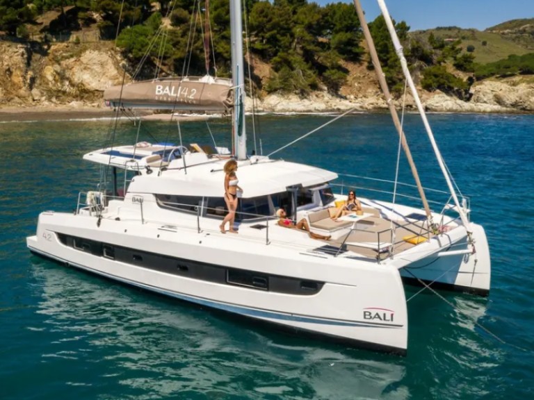 Catamaran to hire Pálairos at the best price