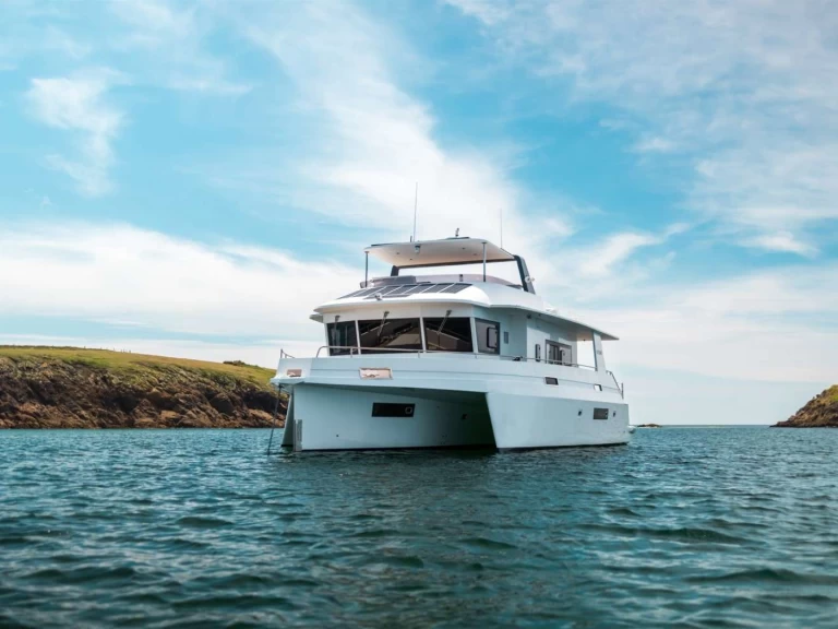 Hire Luxury Yacht Neel with a boat licence