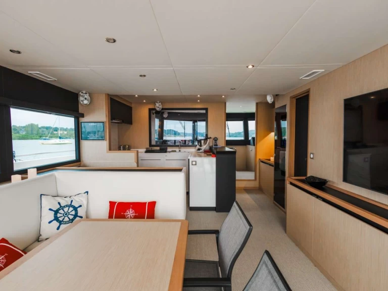 Yacht hire Martinique cheap L'INDECIS