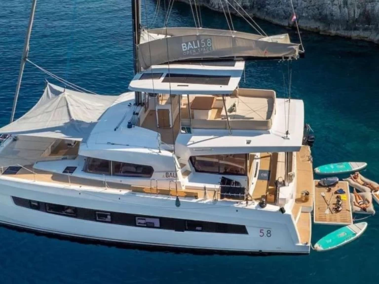 Hire Luxury Yacht Bali with a boat licence