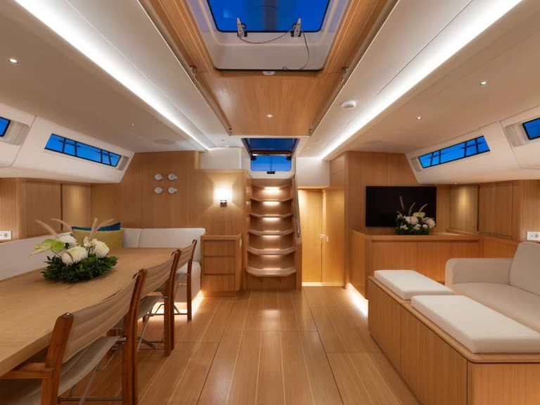 Luxury Yacht hire in Antigua and Barbuda - SWAN OPTIMIST