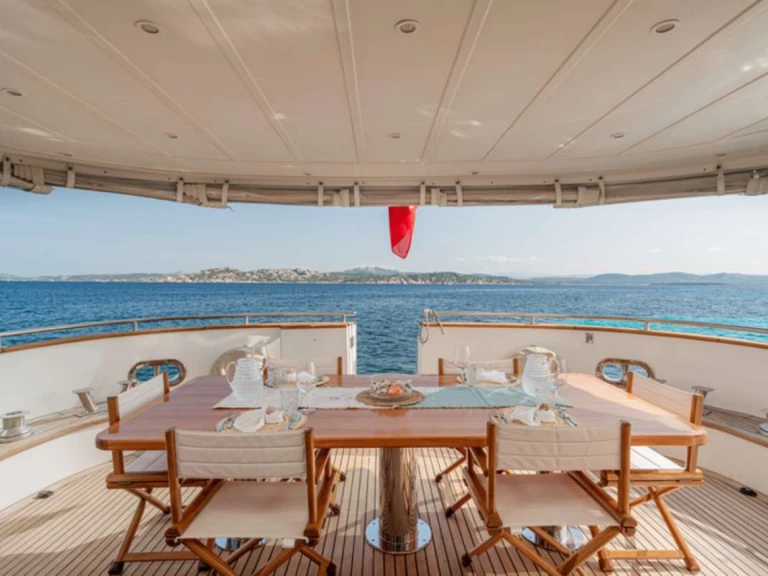 Luxury Yacht to hire Olbia at the best price