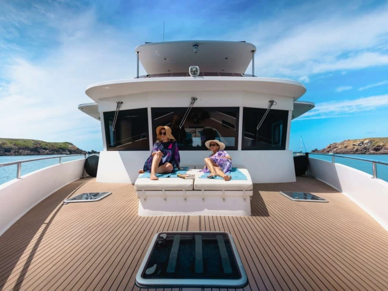 Hire Luxury Yacht with or without skipper Neel Martinique