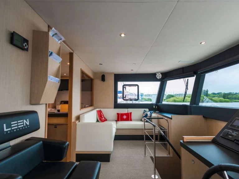 Hire Luxury Yacht Neel with a boat licence