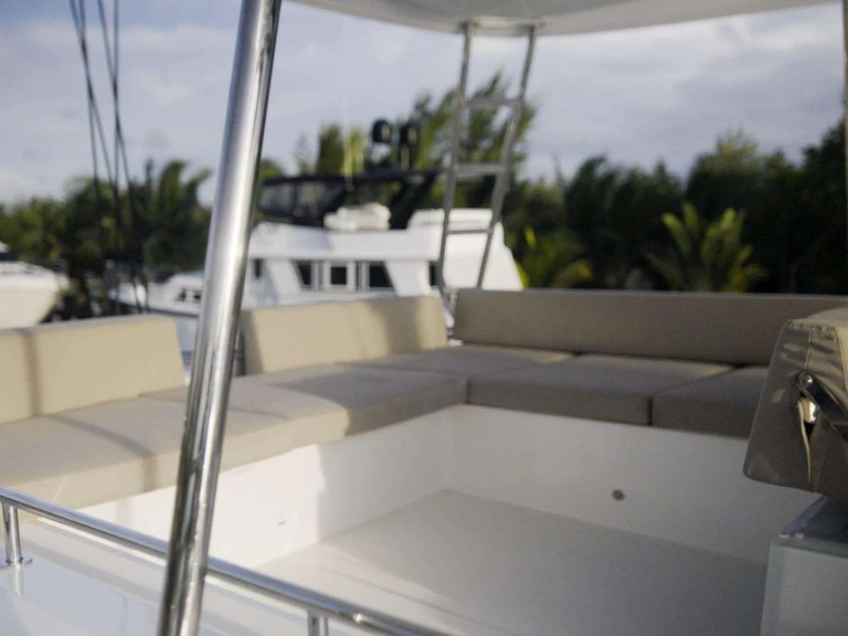 Charter a Lagoon BELLISSIMA in Belize on Samboat