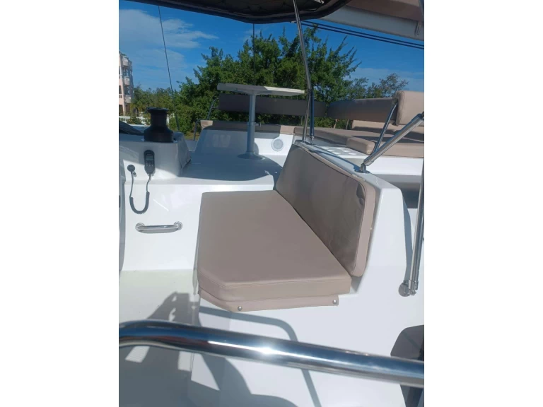 Yacht hire Belize cheap POINT CLEAR