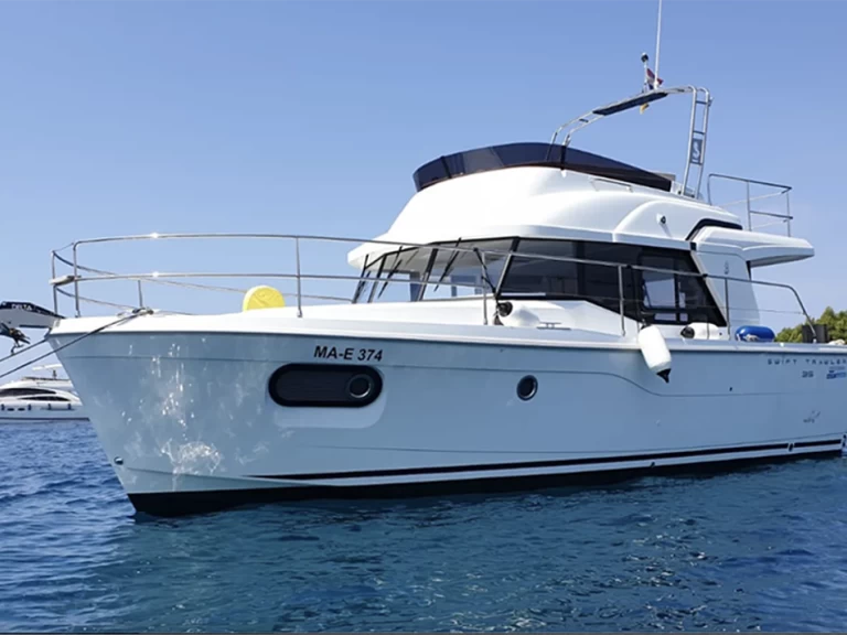Charter a Bénéteau Swift Trawler 35 in Biograd na Moru on Samboat