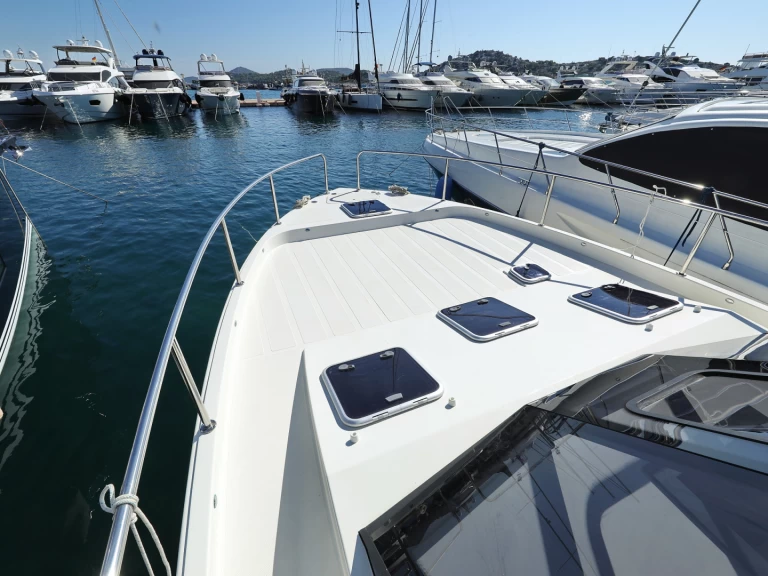 Charter a Cobra Yachts Futura 40 Grand Horizon in Punat on Samboat