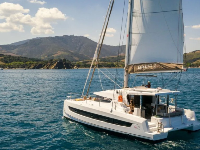 Catamaran to hire Pálairos at the best price
