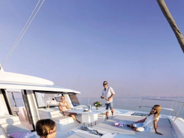 Yacht hire Pozzuoli cheap Bali 5.4