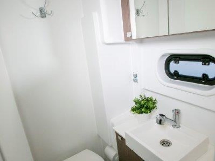 Charter a Bali Bali 4.1 in Piso Livadi on Samboat