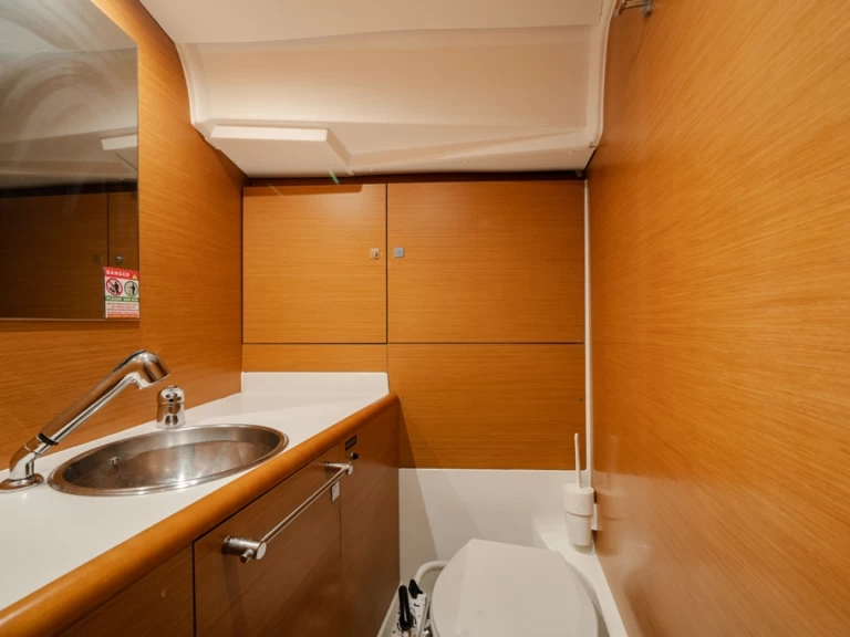 Sailboat hire in Lávrio - Jeanneau Sun Odyssey 409