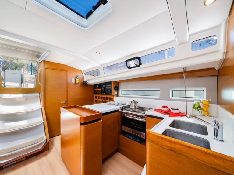 Jeanneau Sun Odyssey 440 charter bareboat or skippered in  Lávrio