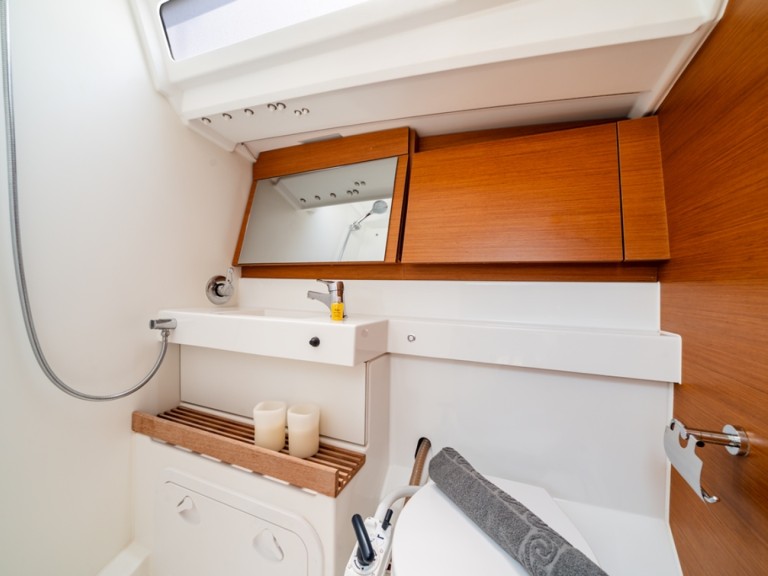 Yacht charter Lávrio - Jeanneau Sun Odyssey 440 on SamBoat