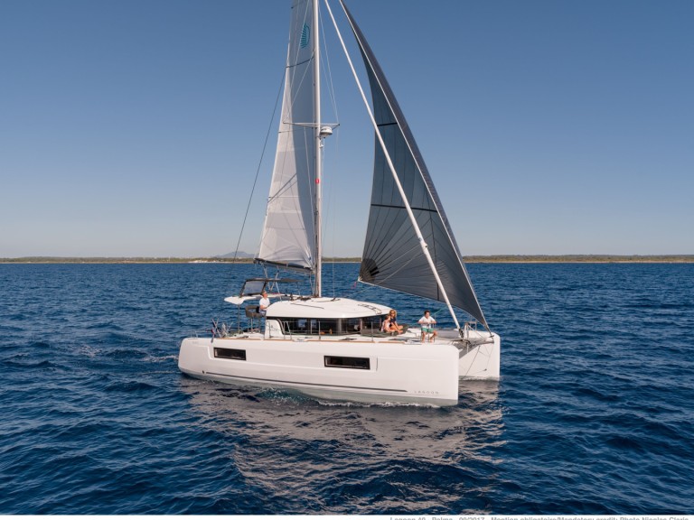 Hire Catamaran Lagoon with a boat licence