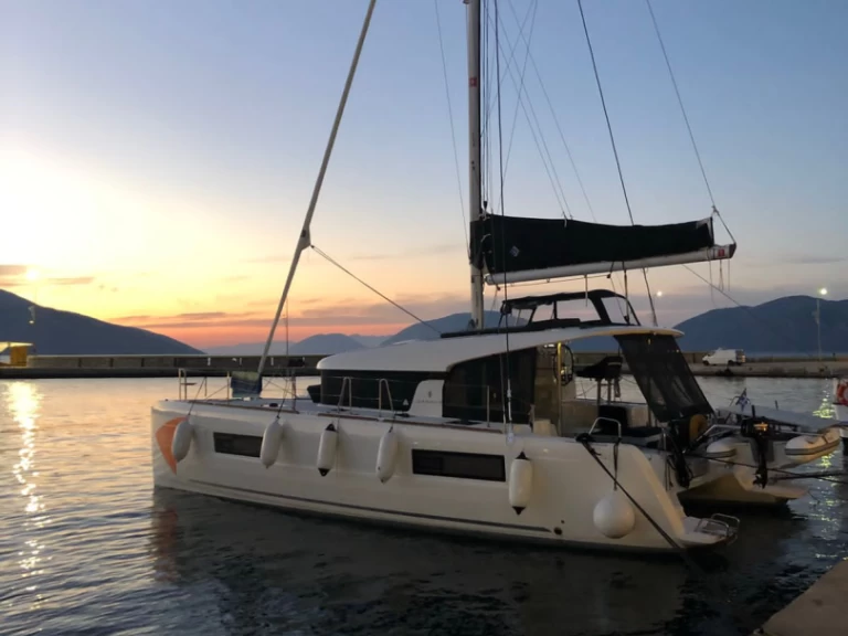 Catamaran to hire Préveza at the best price
