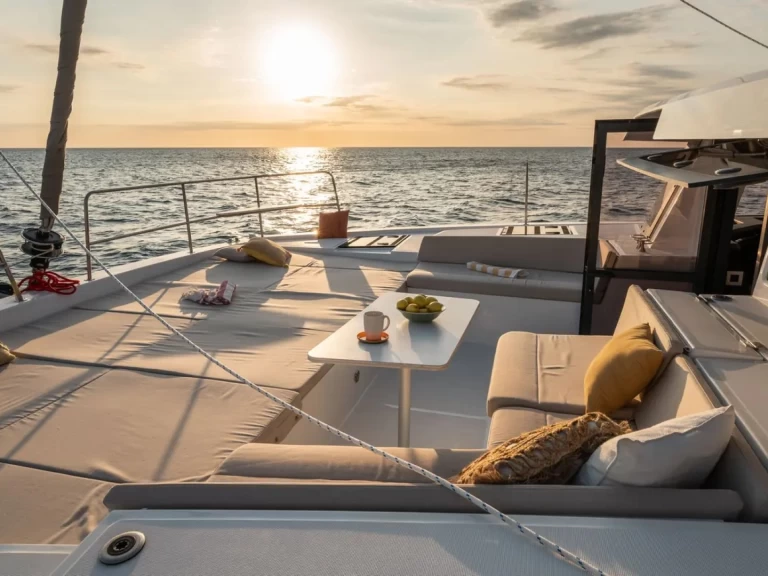 Charter a Bali Bali 4.4 in Alimos on Samboat