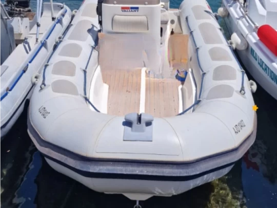 Yacht hire Galéria cheap DR 520
