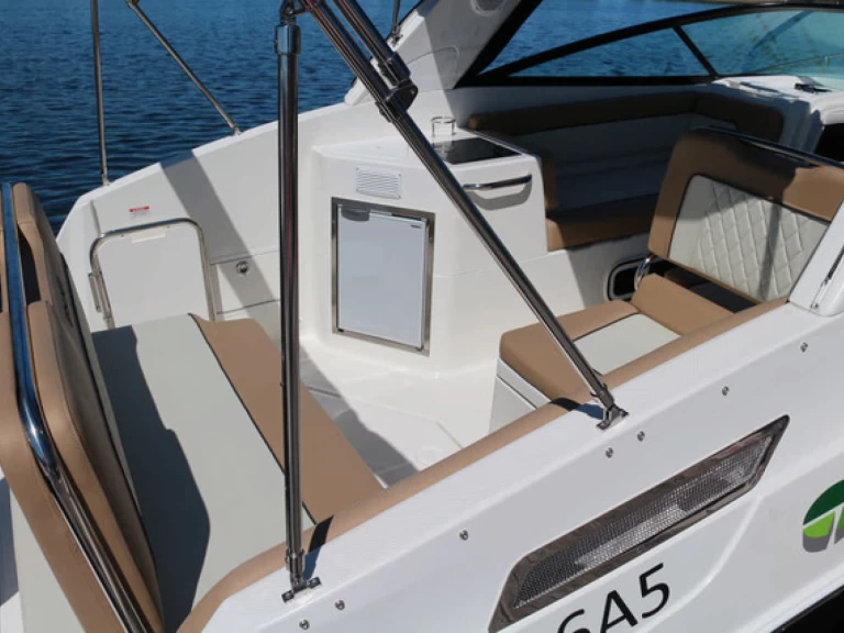 Hire a Bayliner C8 Górkło