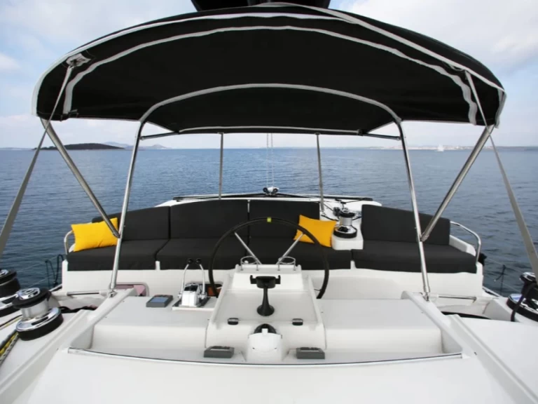 Charter a Lagoon Lagoon 440 in San Pedro del Pinatar on Samboat