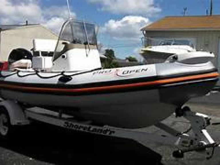 Charter a Zodiac Zodiac pro 550 open in Arzon on Samboat