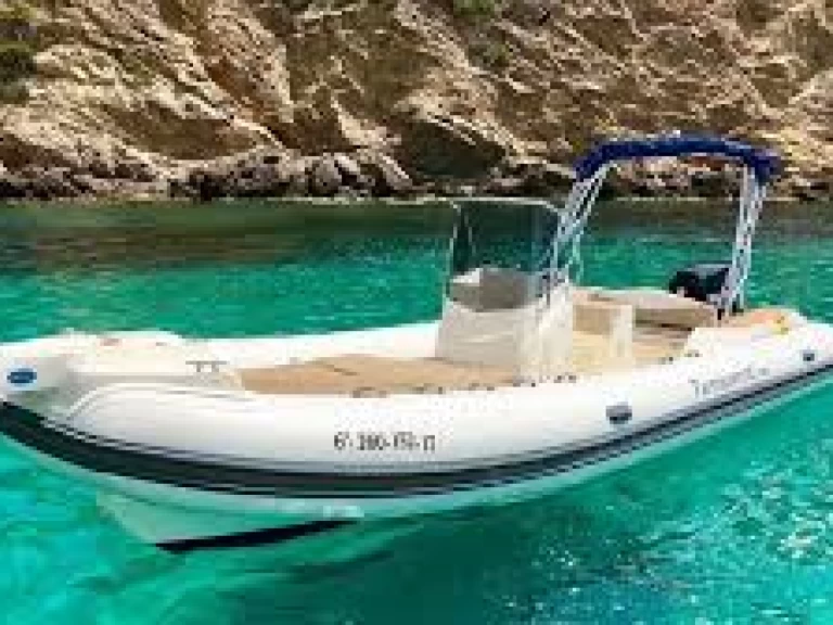 Yacht charter Arzon - Capelli CAPELLI TEMPEST 700 on SamBoat