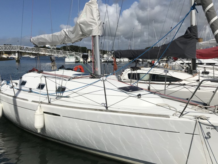 Sailboat to hire Arzon at the best price