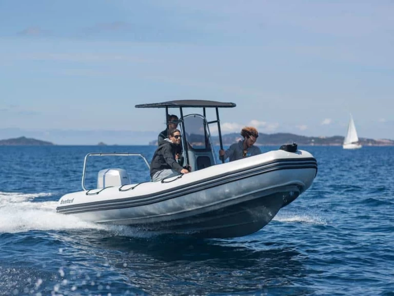 Yacht charter Arzon - 7 BOMBARD EXPLORER 600 NEO on SamBoat