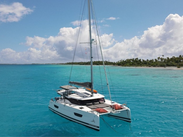 Hire a Fountaine Pajot Isla 40 Pointe-à-Pitre
