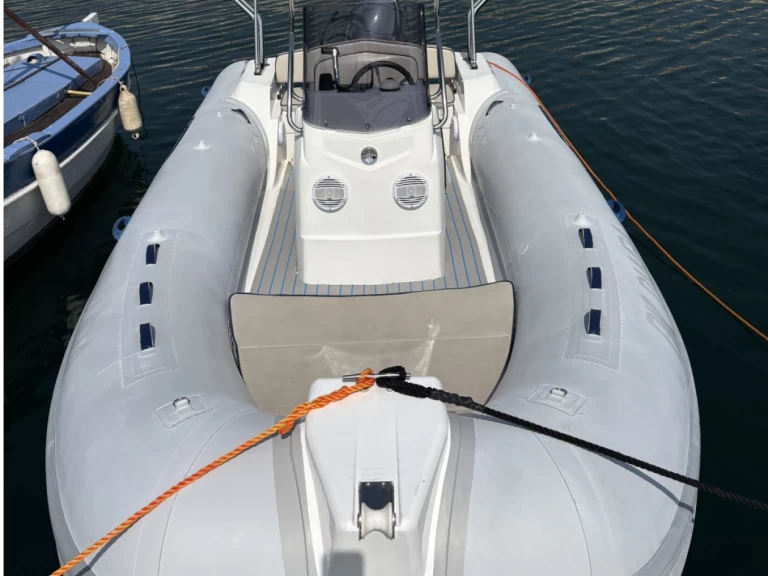 Hire RIB Capelli with a boat licence