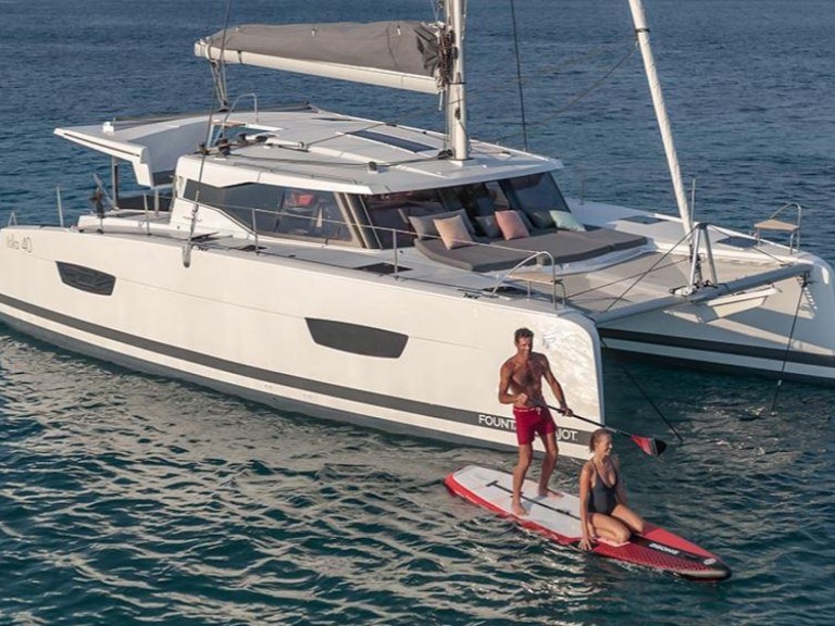 Charter a Fountaine Pajot Isla 40 in Pointe-à-Pitre on Samboat