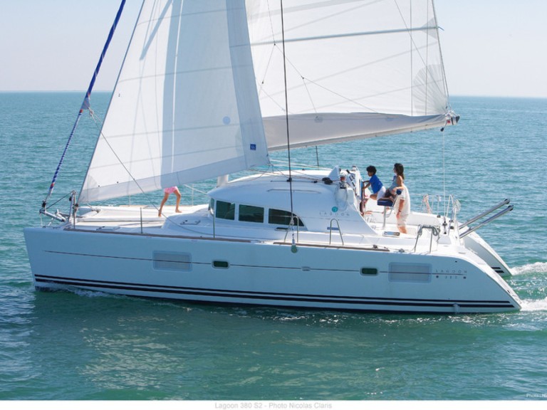 Hire Catamaran with or without skipper Bénéteau Pointe-à-Pitre