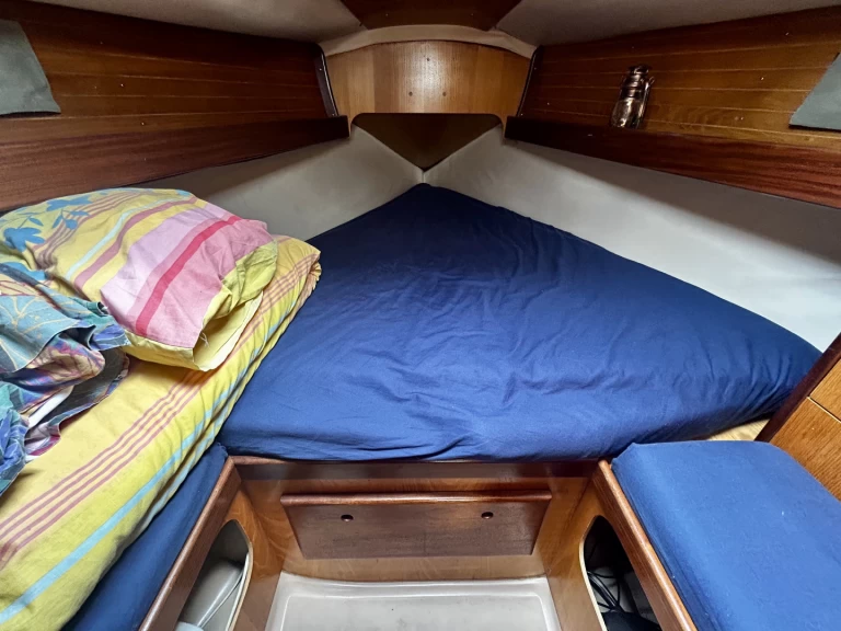 Hire a Bénéteau Oceanis 320 Carnon-Plage