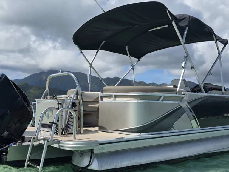 Charter a Avalon 23 in Kaneohe on Samboat