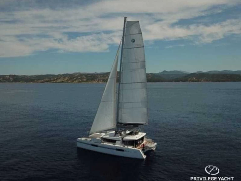 Catamaran to hire Bonifacio at the best price