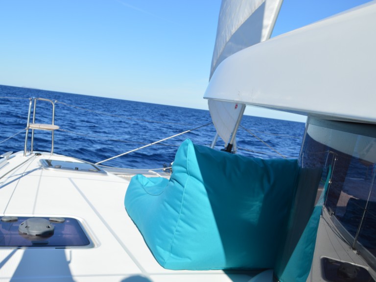 Catamaran to hire Gustavia at the best price